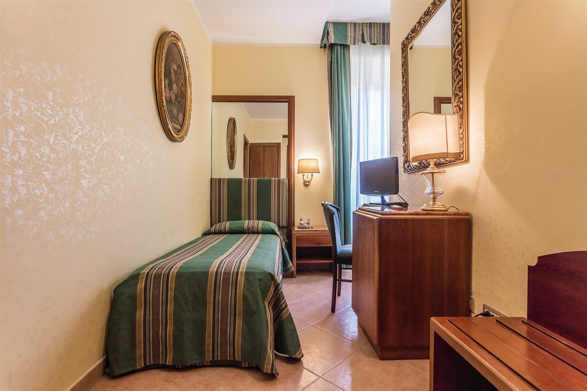 Hotel Raeli Regio 3*