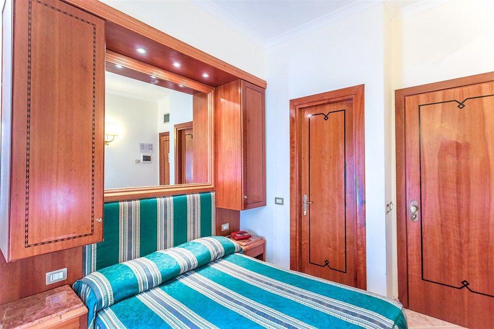 Hotel Raeli Regio 3*